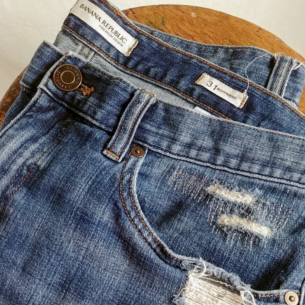 Banana Republic distressed jeans light wash - Picture 1 of 6